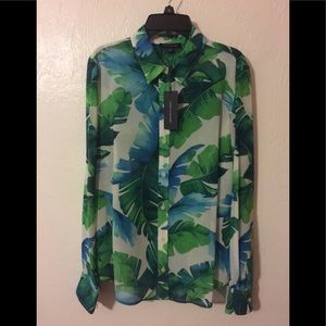 Pretty Shirt can be worn with pants or skirt